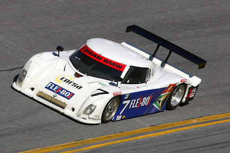 Starworks Motorsports raceren med Flex-Box logoet på siden.